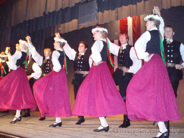 pašdarbības kolektīvi